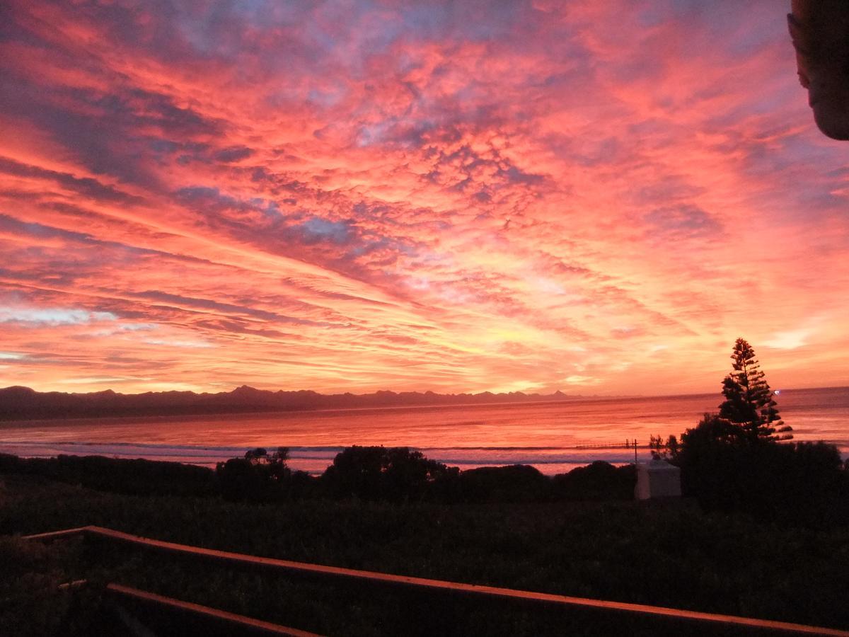 Dolphins' Playground Beachfront B&B Plettenberg Bay Extérieur photo